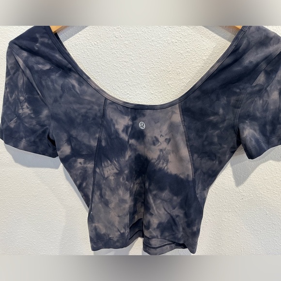 lululemon athletica Tops - Lululemon crop shirt like new in size 4 it is new without tags